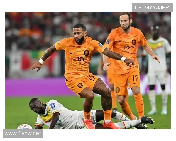 世界杯预选赛荷兰加克波抢点破门